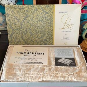 NIB VINTAGE BAN-LON Lace Tablecloth by Scranton off white cream colored 6